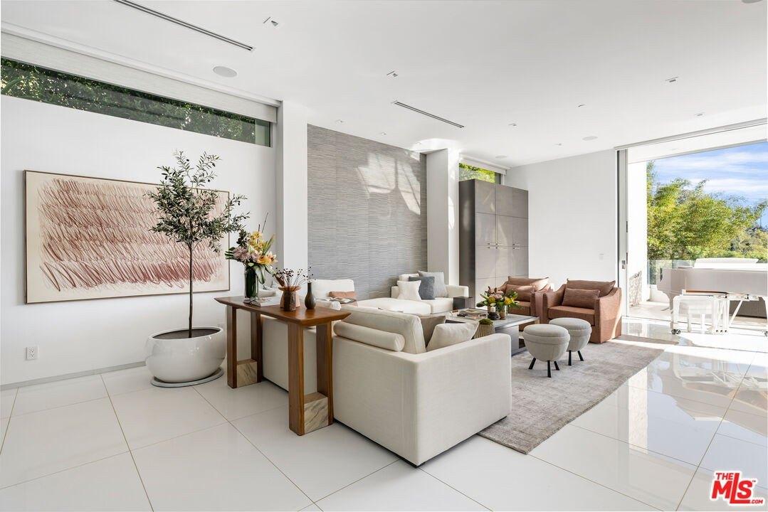 Readcrest Dr, Beverly Hills, CA 90210