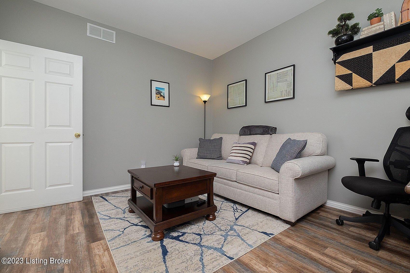 S Dorsey Ln, Louisville, KY 40223