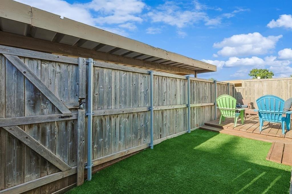 Burninglog Ln, Dallas, TX 75243