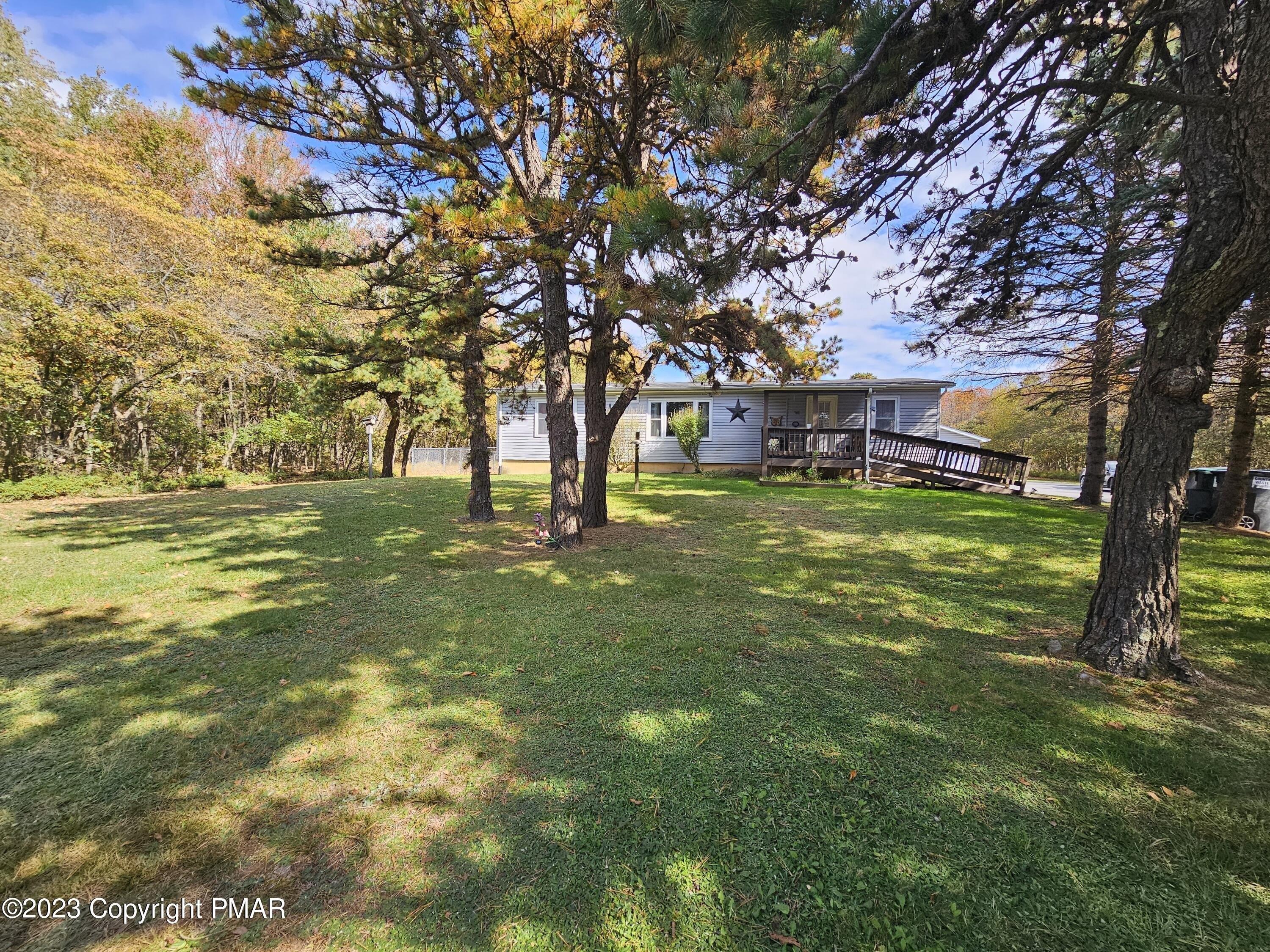 Flame Dr, Blakeslee, PA 18610