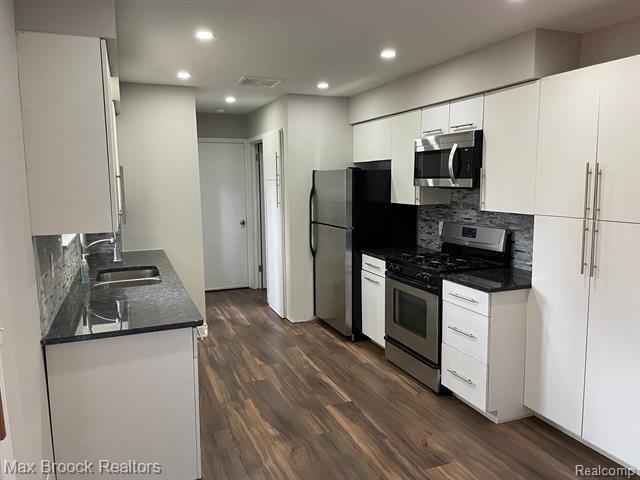 Heath Ave, Clarkston, MI 48346