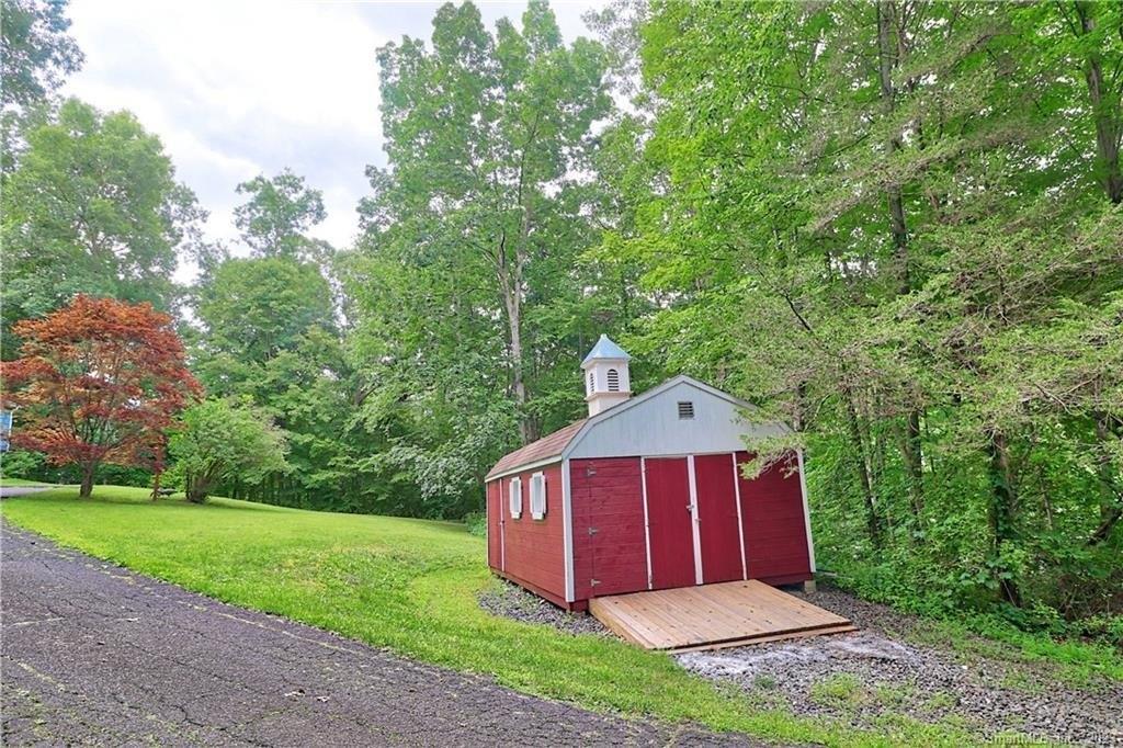 Strongtown Rd, Southbury, CT 06488