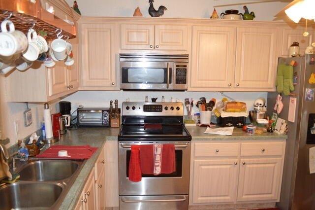 Seminole Ct W, Royal Palm Beach, FL 33411