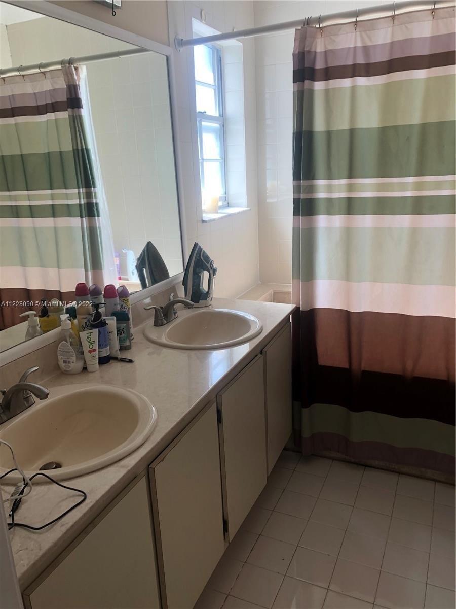 Sw 102nd Ter, Miami, FL 33186