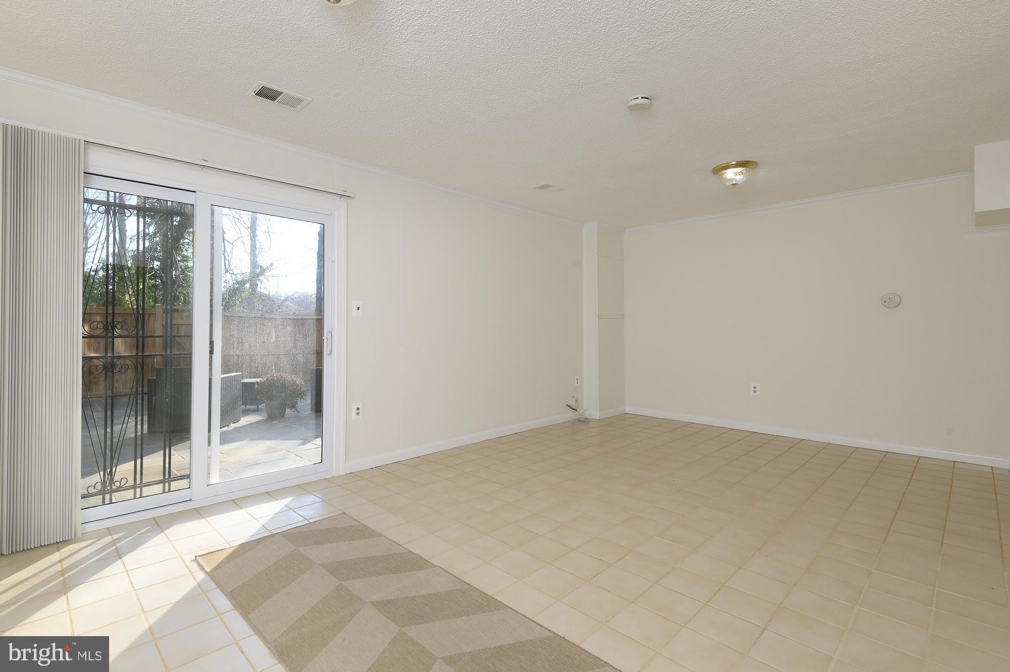 Leewood Forest Dr, Springfield, VA 22151