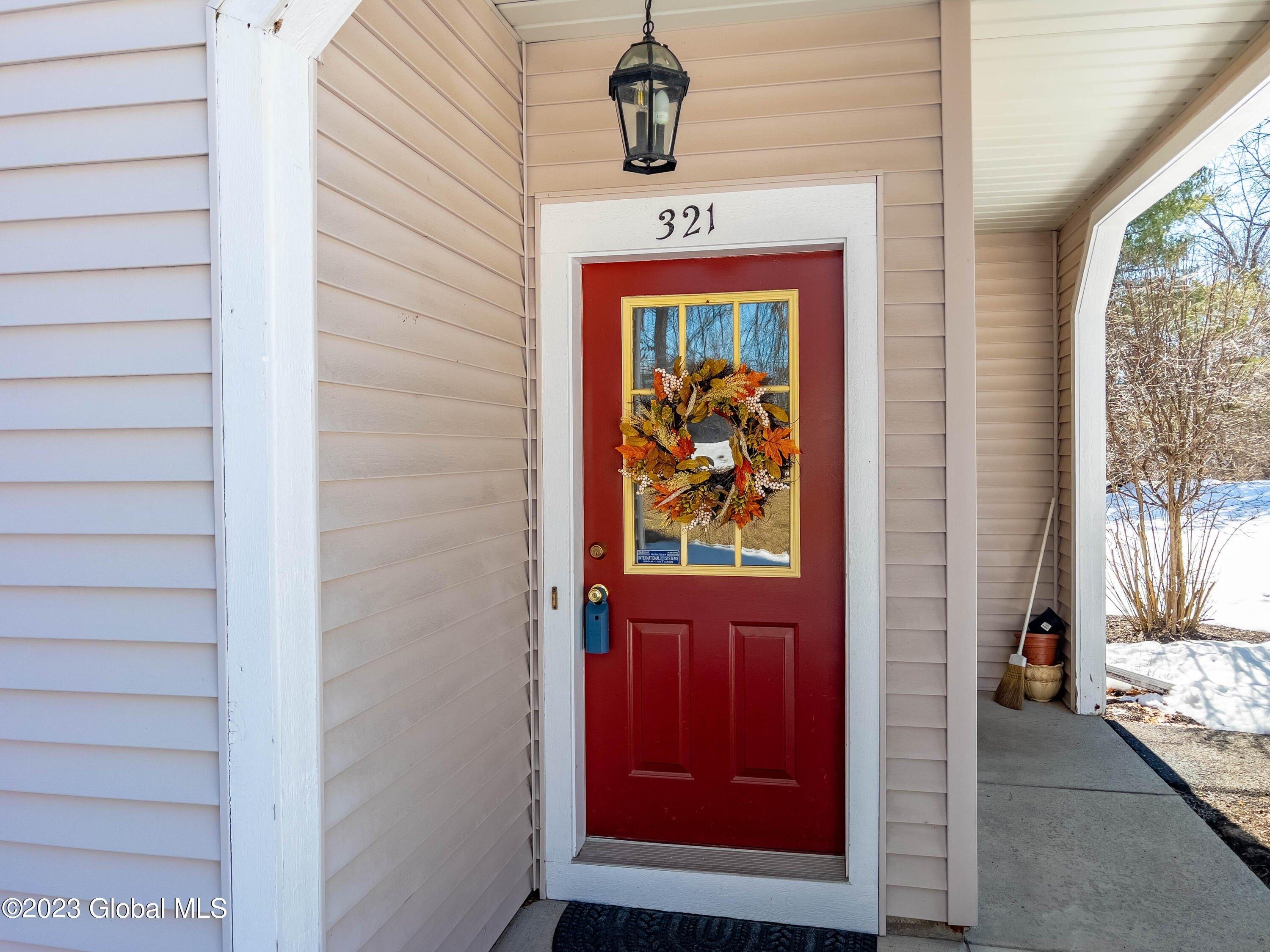 Diamond Rock Cir, Troy, NY 12182