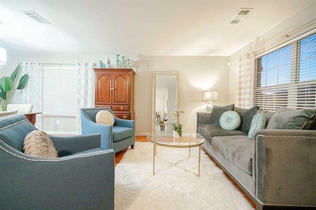 Grandview Dr, Grand Prairie, TX 75052