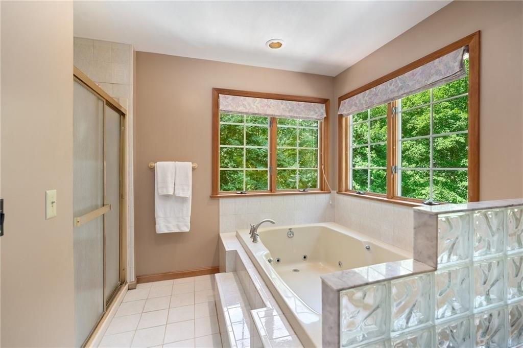 Lynn Cir, East Greenwich, RI 02818