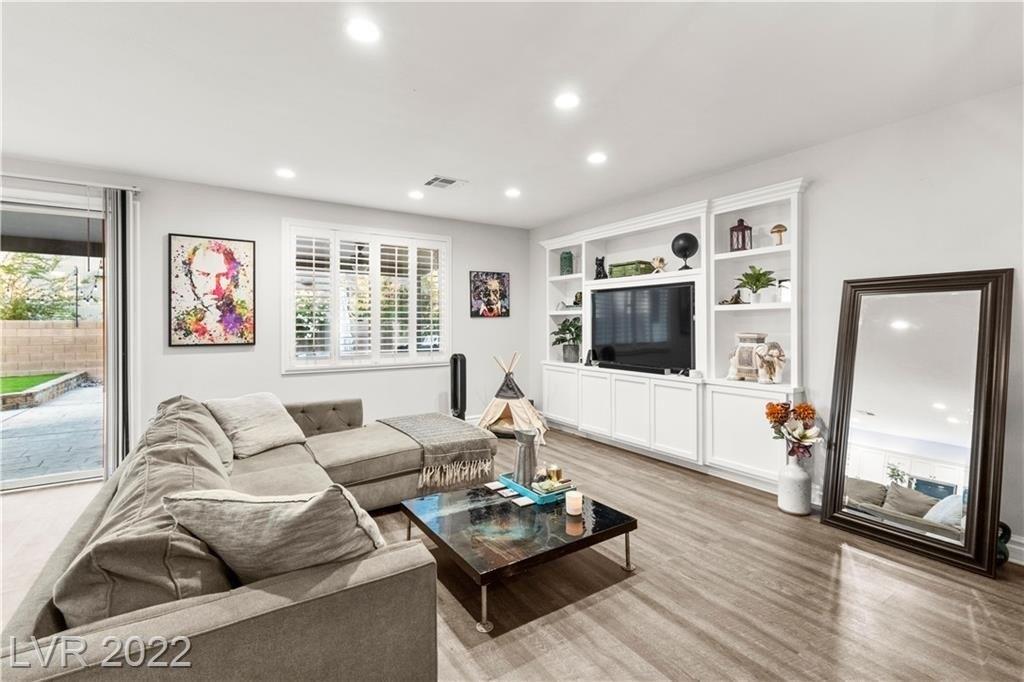 Valmeyer Ave, Las Vegas, NV 89148