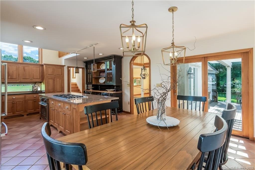 E Ridge Ct, Cheshire, CT 06410