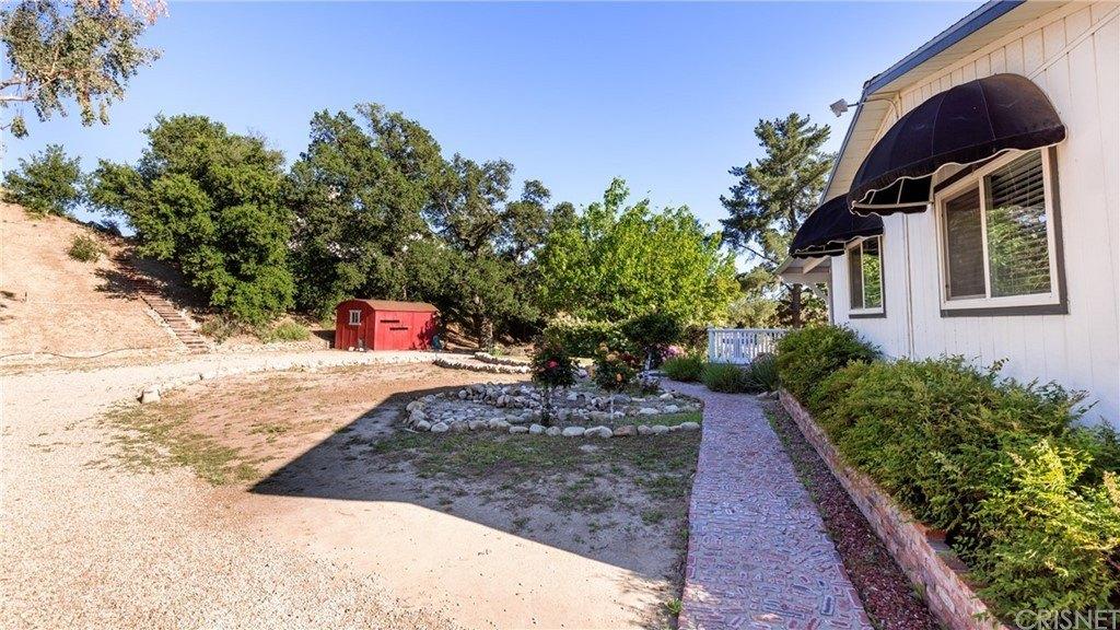 Gilmour St, Castaic, CA 91384