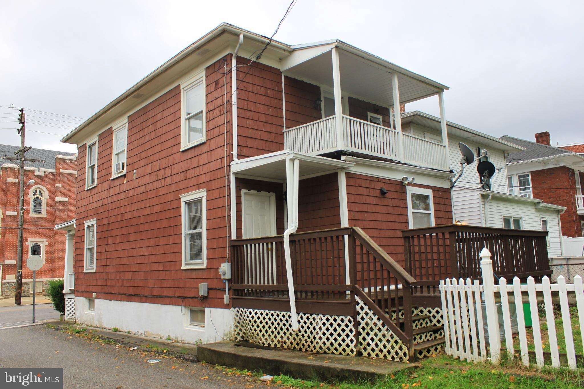 S Pershing Ave, York, PA 17401