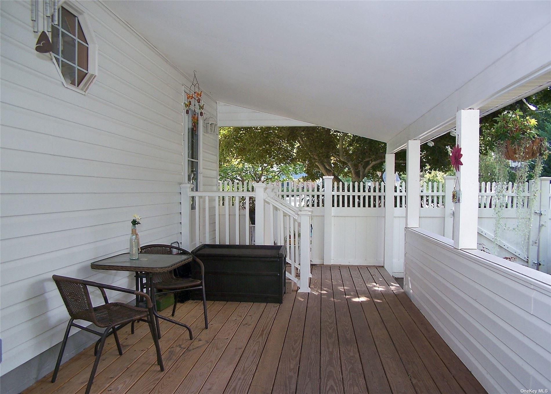 Grand Ave, Shirley, NY 11967