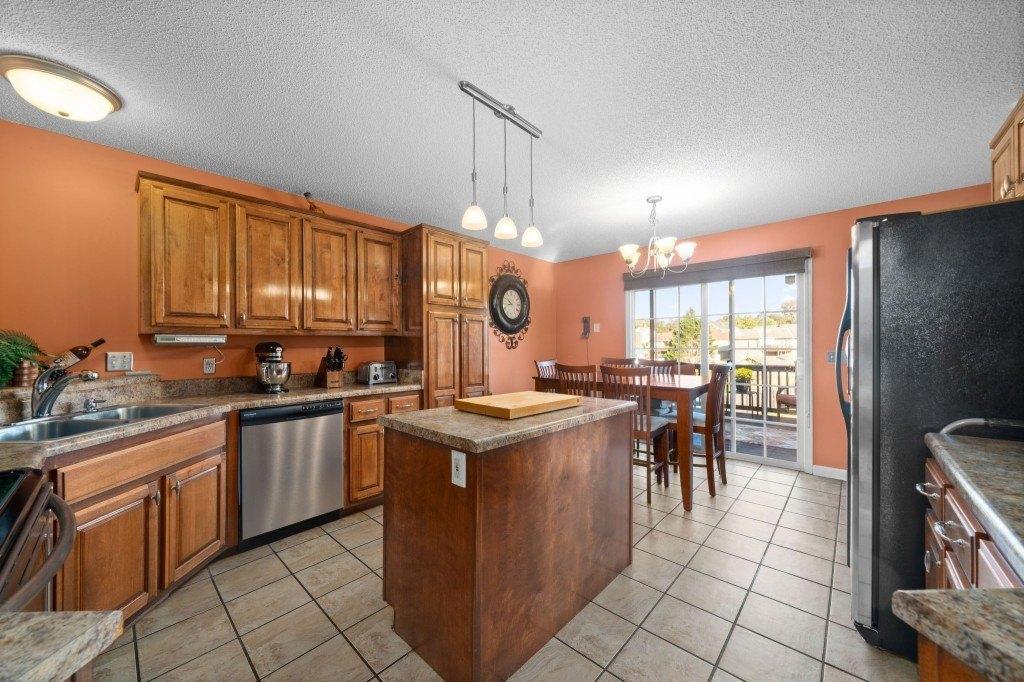 Cody Ct, Clarksville, TN 37043