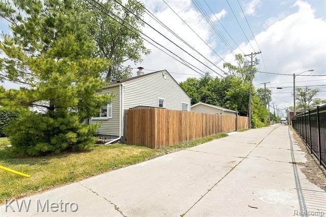 Pilgrim Ave, Hazel Park, MI 48030