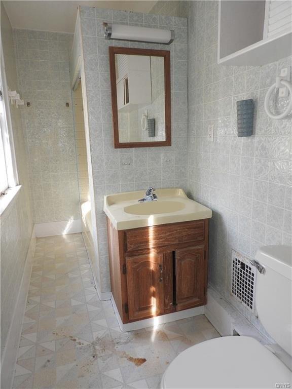 Harding Pl, Utica, NY 13501