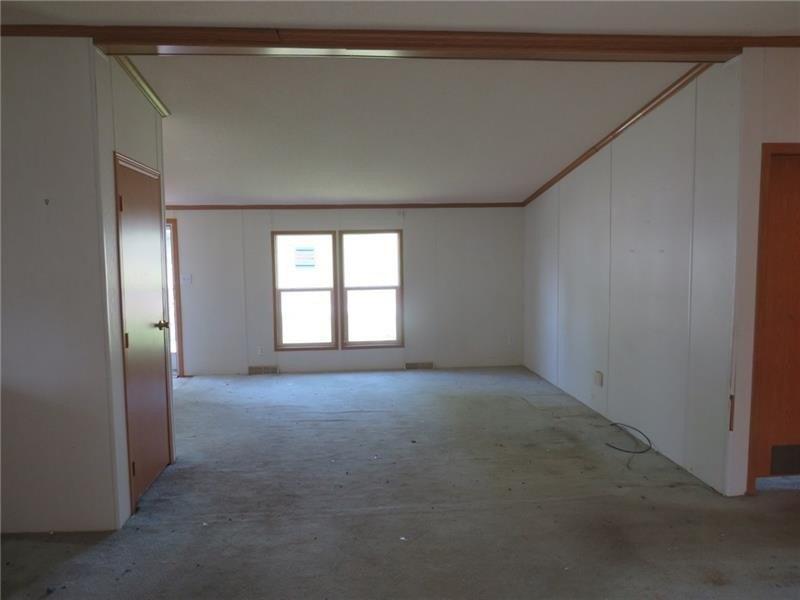 Stevenson St, Midway, PA 15060