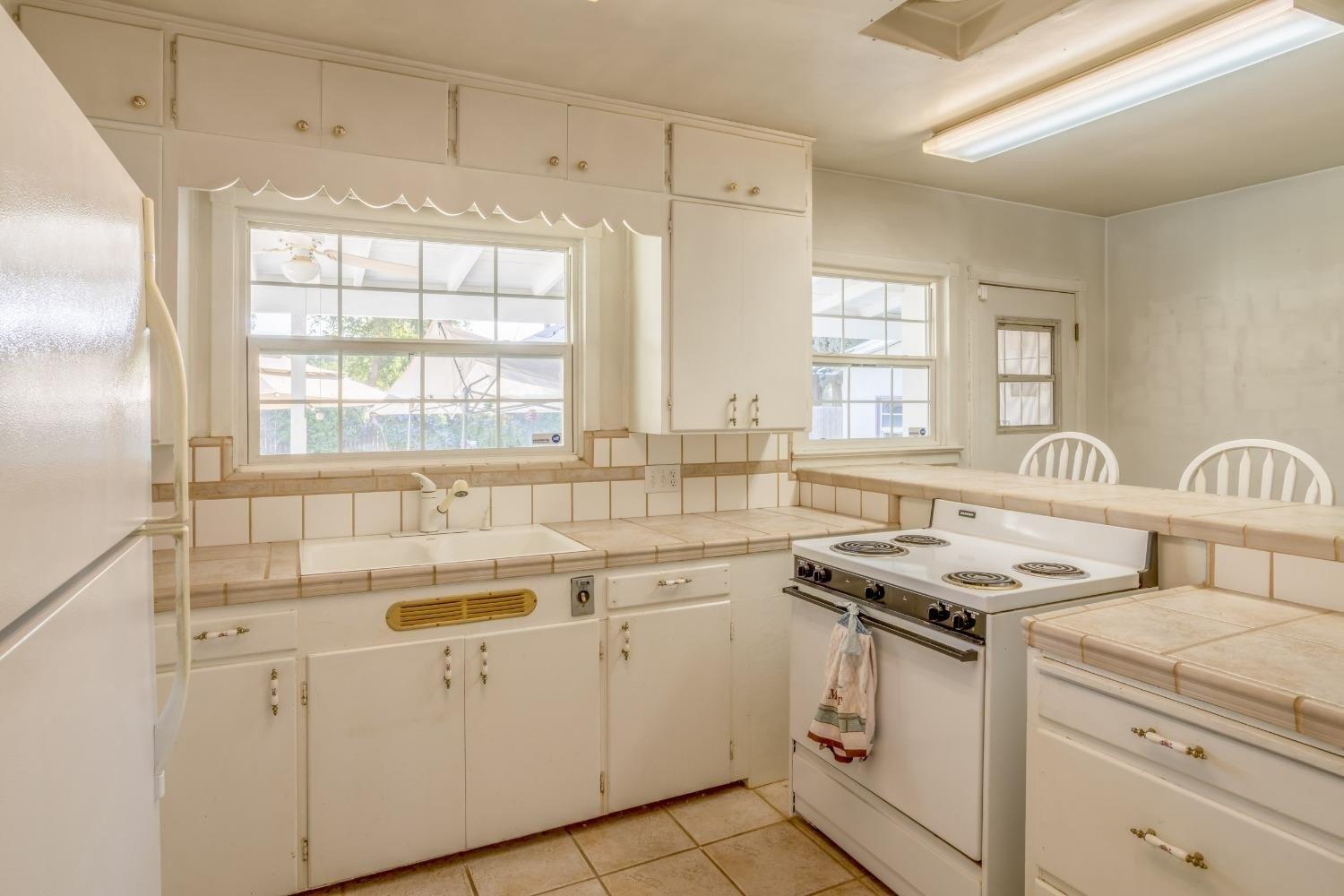 N Bonita Dr, Tulare, CA 93274