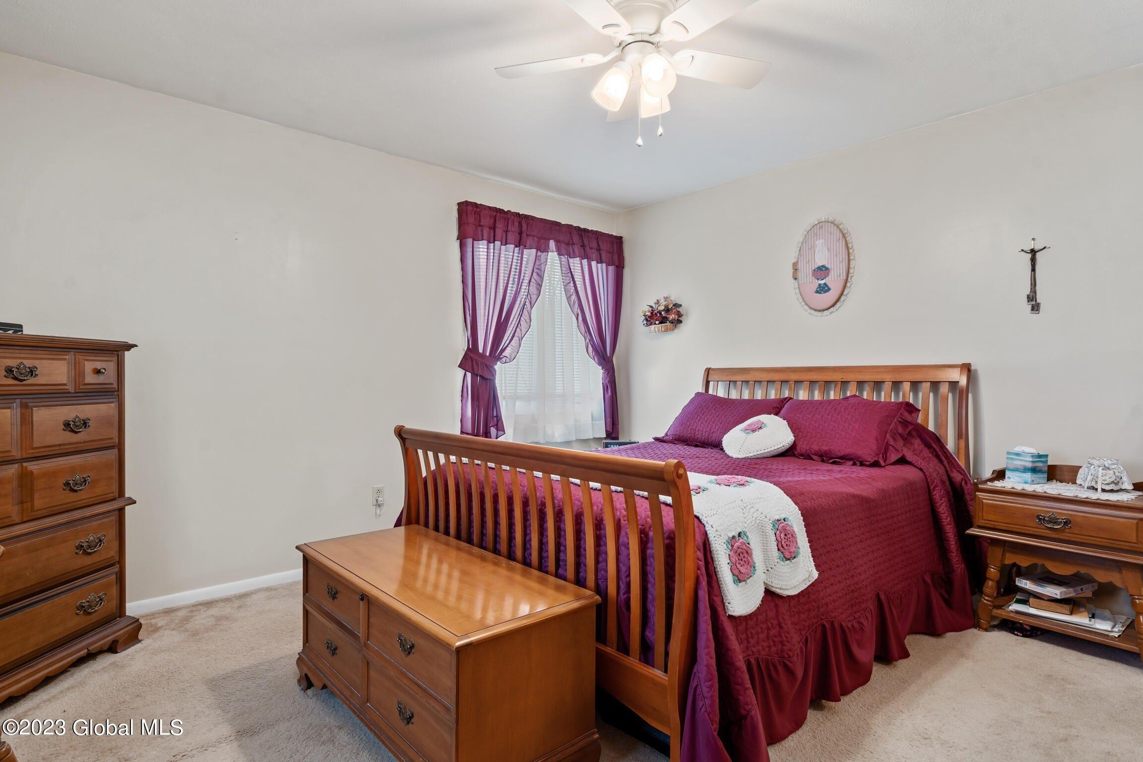 Gates Dr, Schenectady, NY 12306