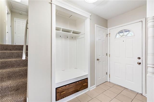 Nw Cambridge Ct, Blue Springs, MO 64015