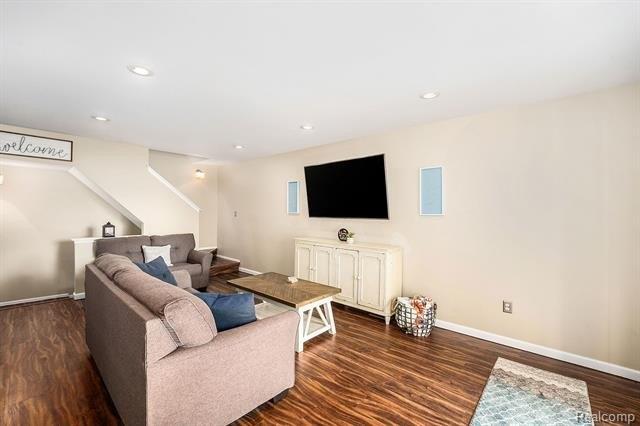 Winchester St, Brownstown Twp, MI 48183
