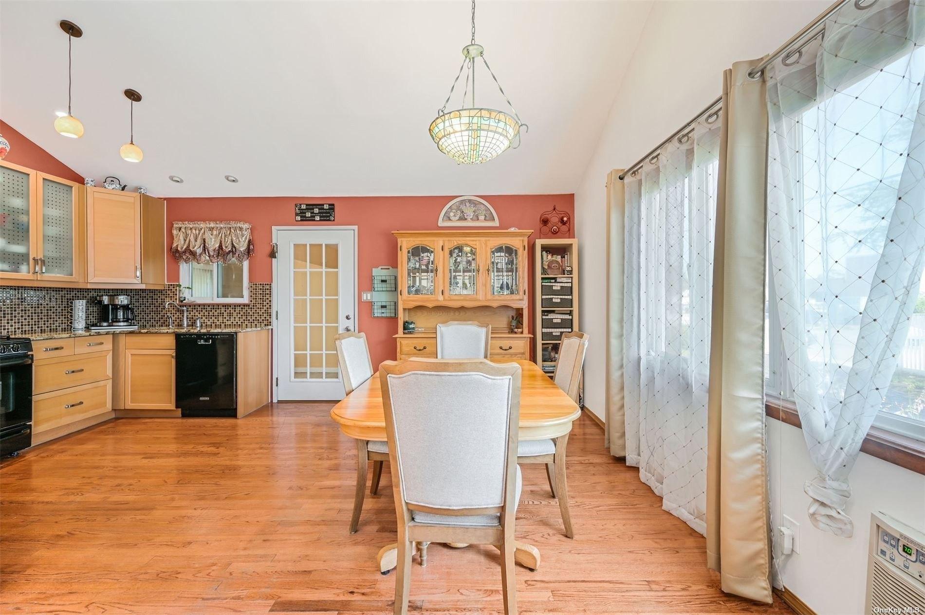 Madison Ave, Lindenhurst, NY 11757