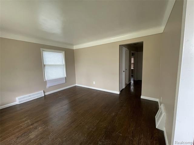 Lejeune Ave, Lincoln Park, MI 48146