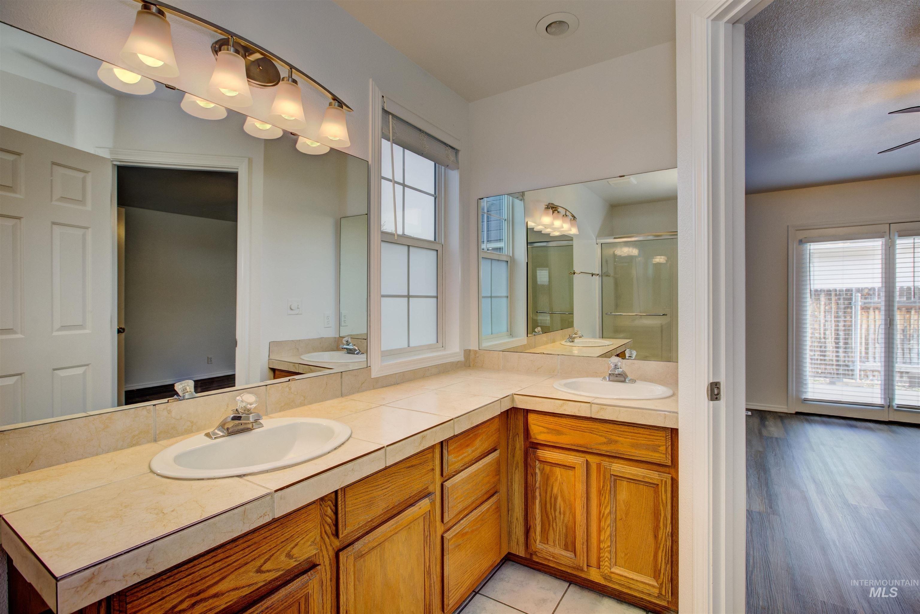 E Meadow Wood Dr, Meridian, ID 83646
