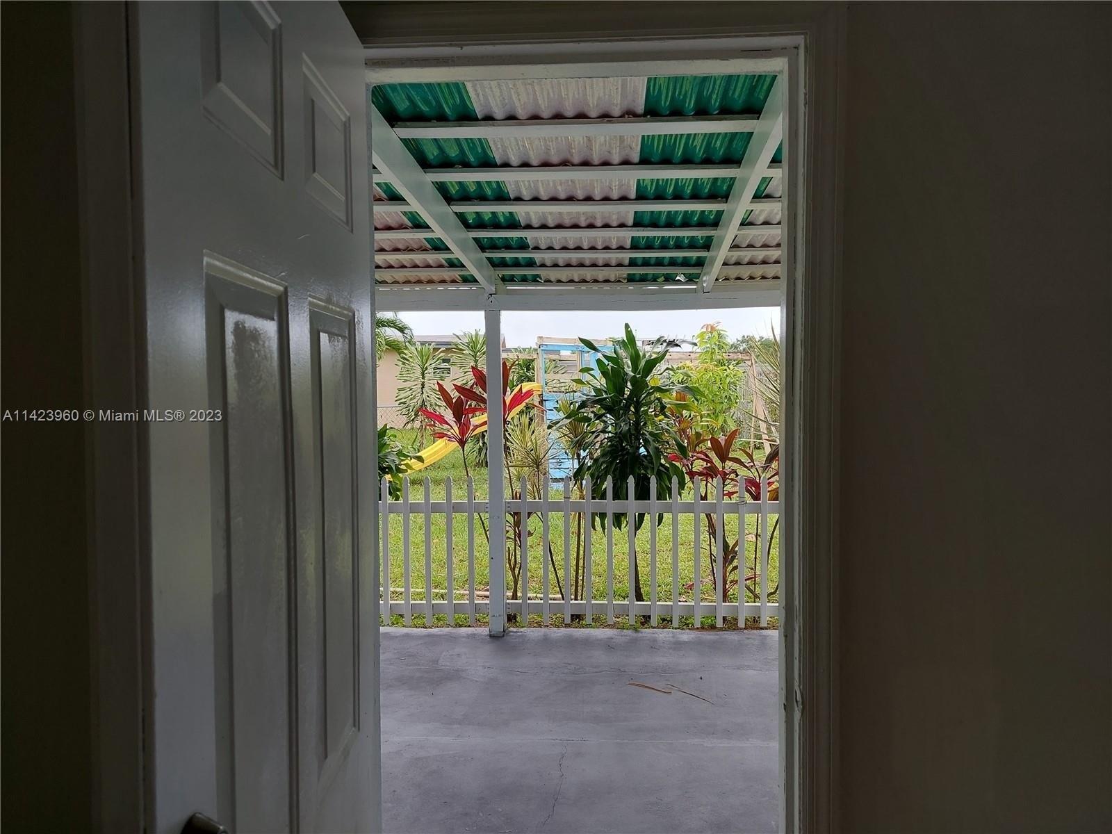Sw 38th St, West Park, FL 33023