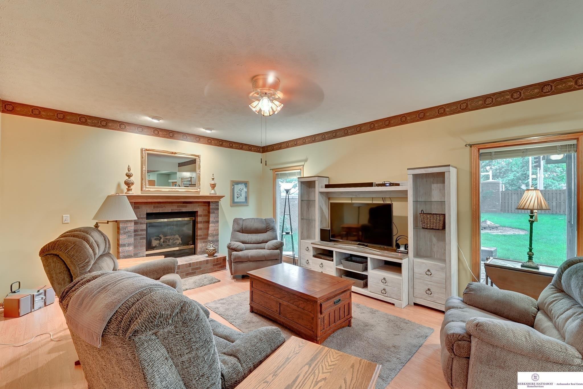 Aberdeen Dr, Papillion, NE 68133