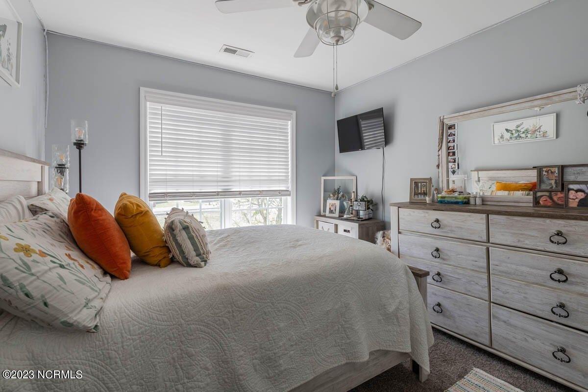 Inverness Dr, Hubert, NC 28539