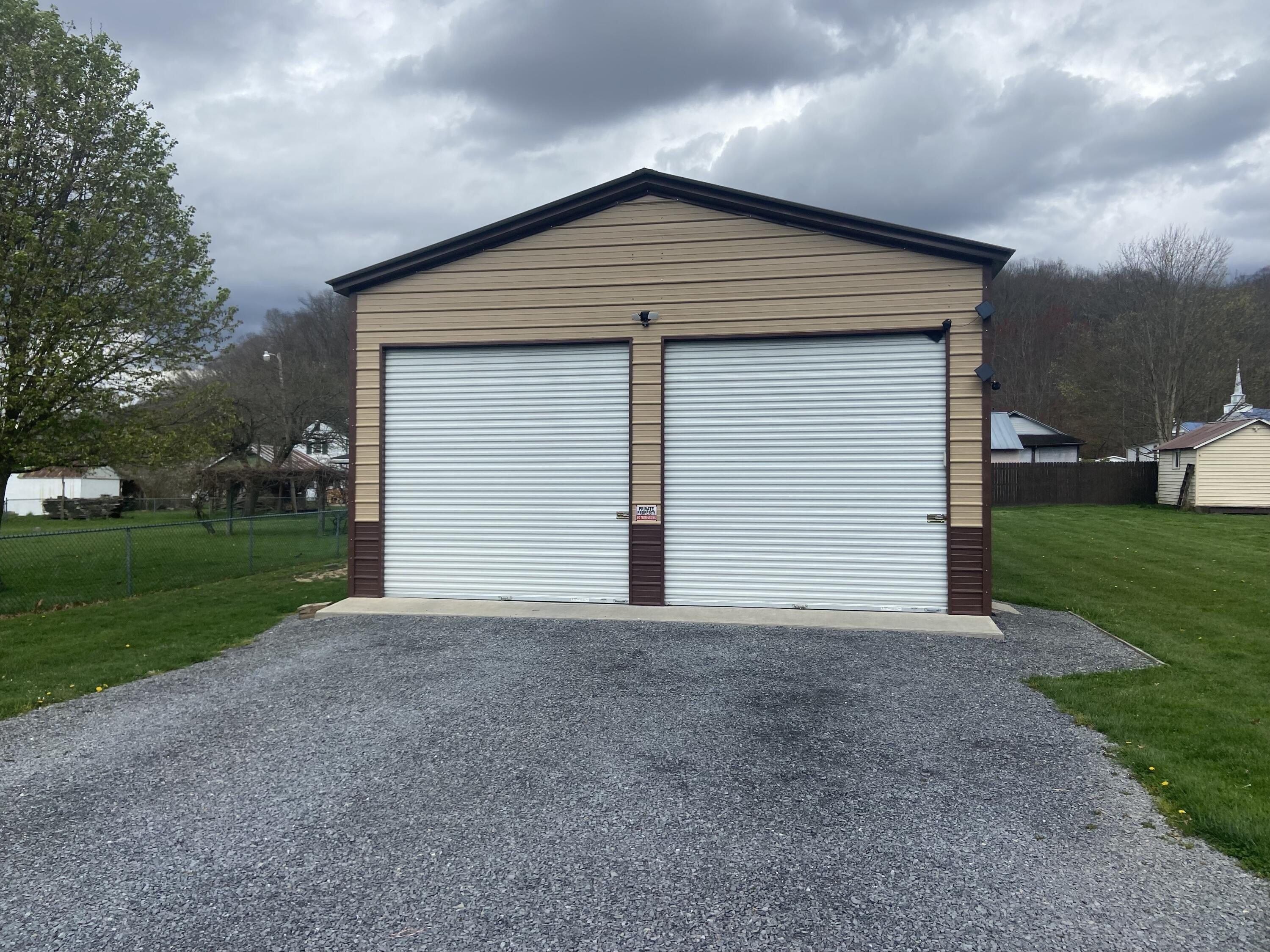 16th St, Rainelle, WV 25962