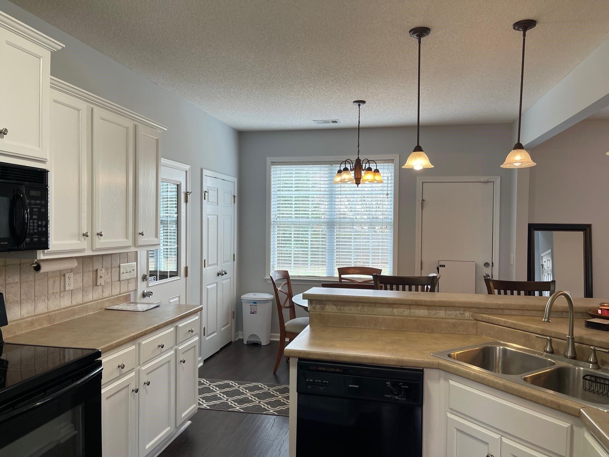 Raleigh Dr, Warner Robins, GA 31088