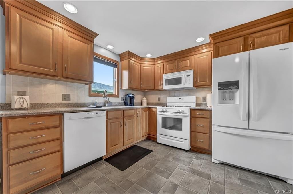 Norman Dr, Depew, NY 14043