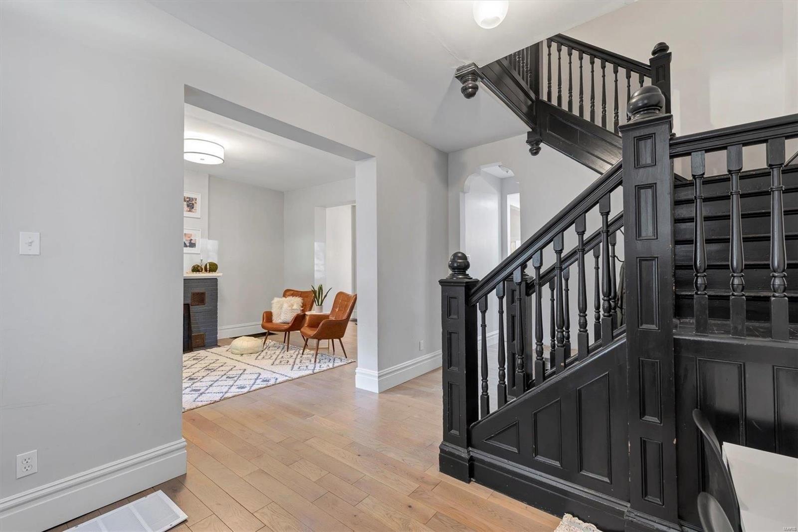 Russell Blvd, Saint Louis, MO 63110