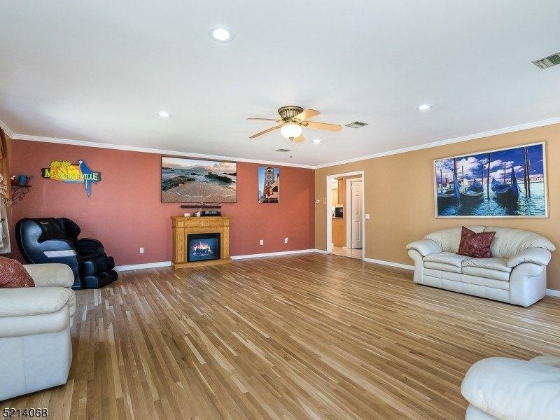 Ivy Pl, Wayne, NJ 07470