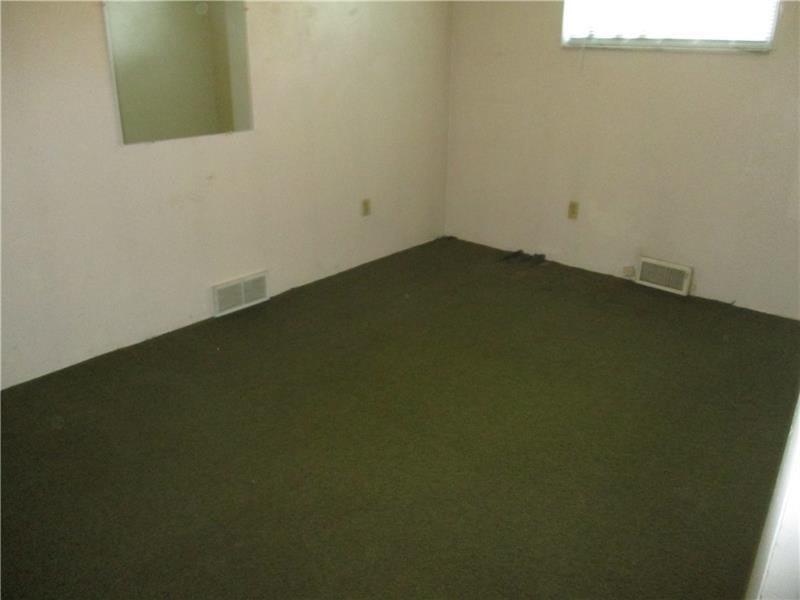 Englewood Dr, Pittsburgh, PA 15237