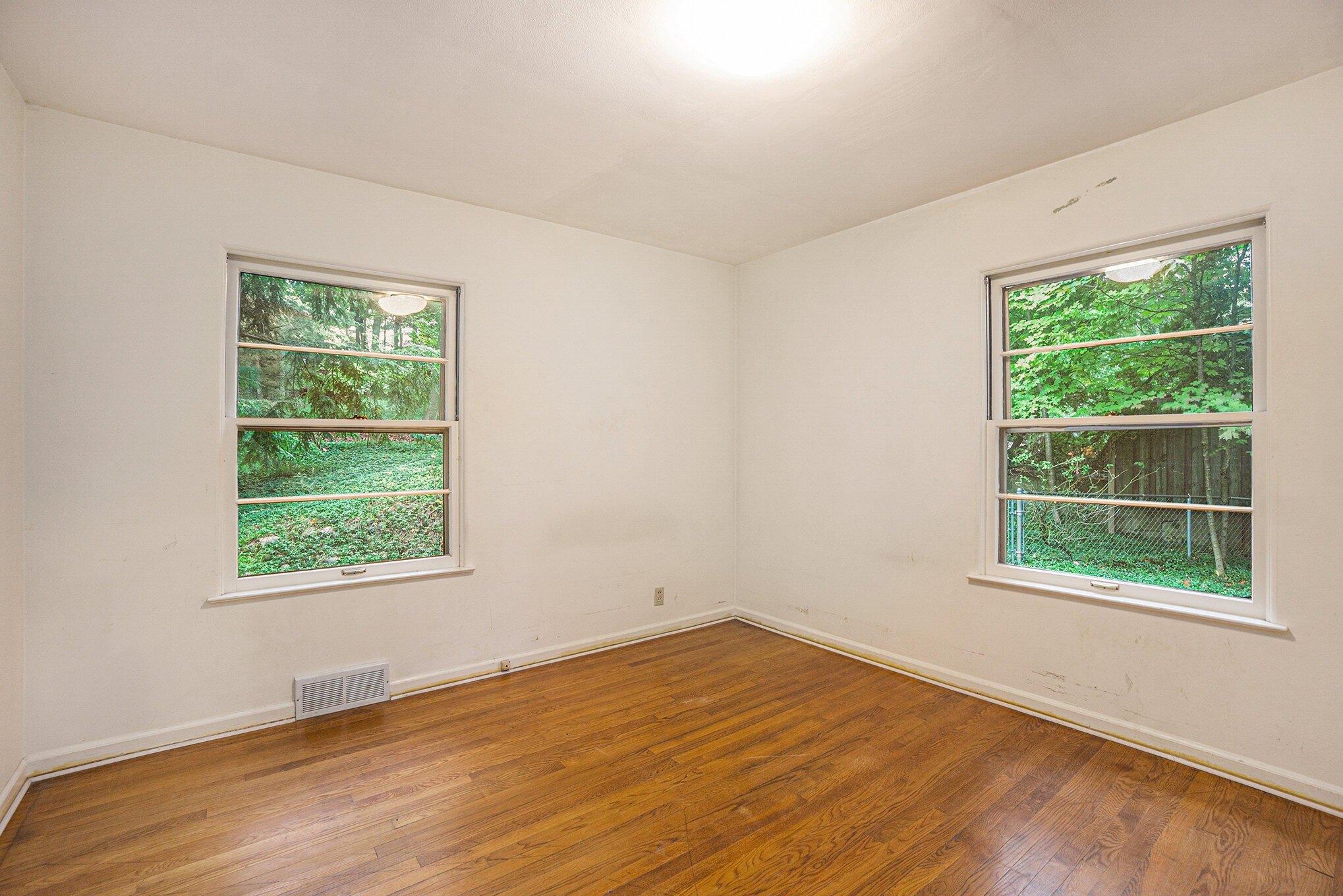 Crest Dr, Kalamazoo, MI 49008