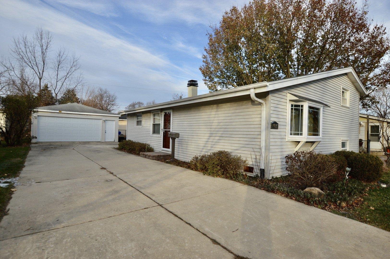 Amarillo Dr, Carpentersville, IL 60110