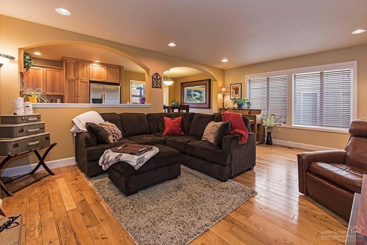 Schaeffer Dr, Bend, OR 97703