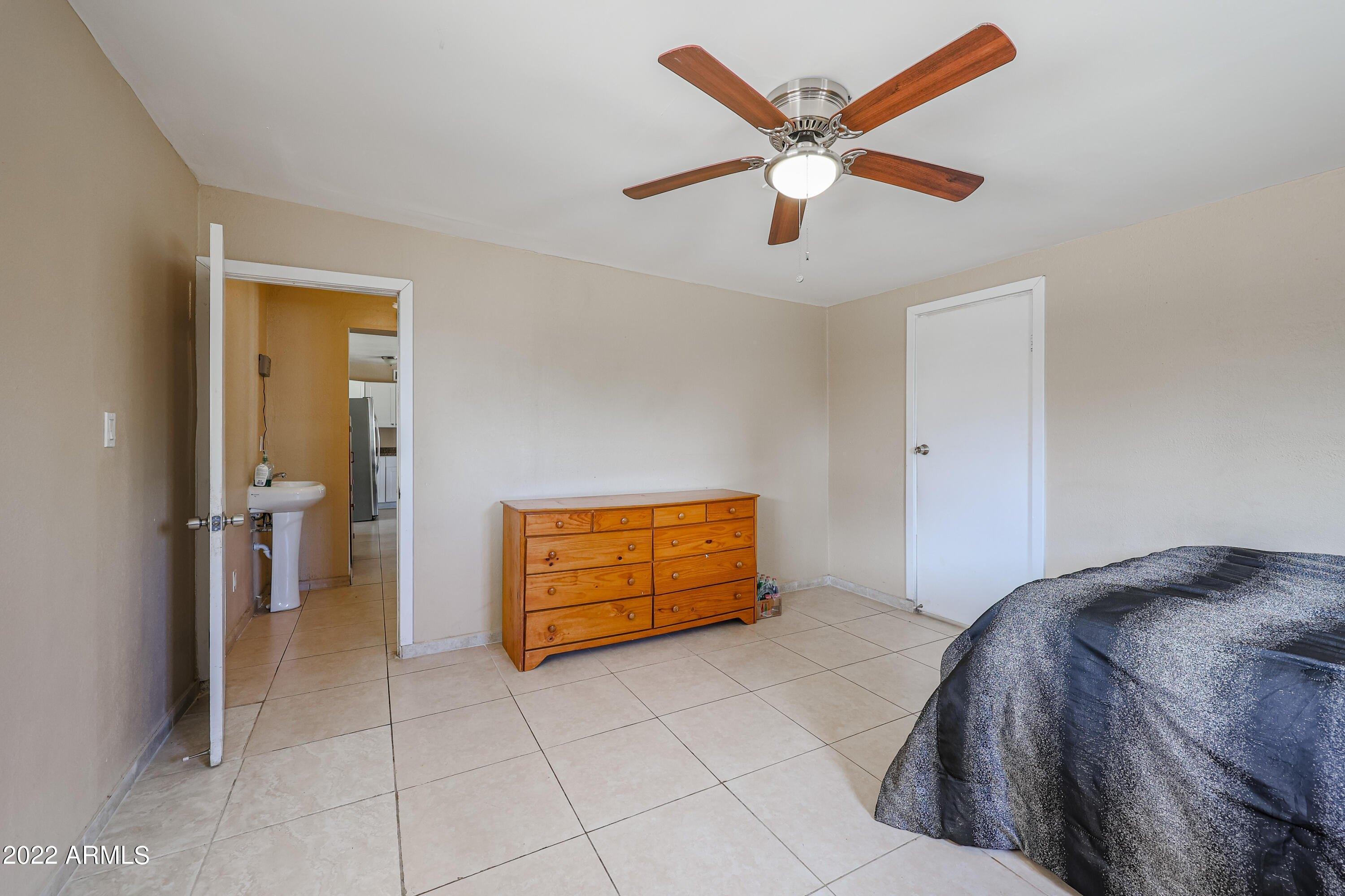 W Cambridge Ave, Phoenix, AZ 85035
