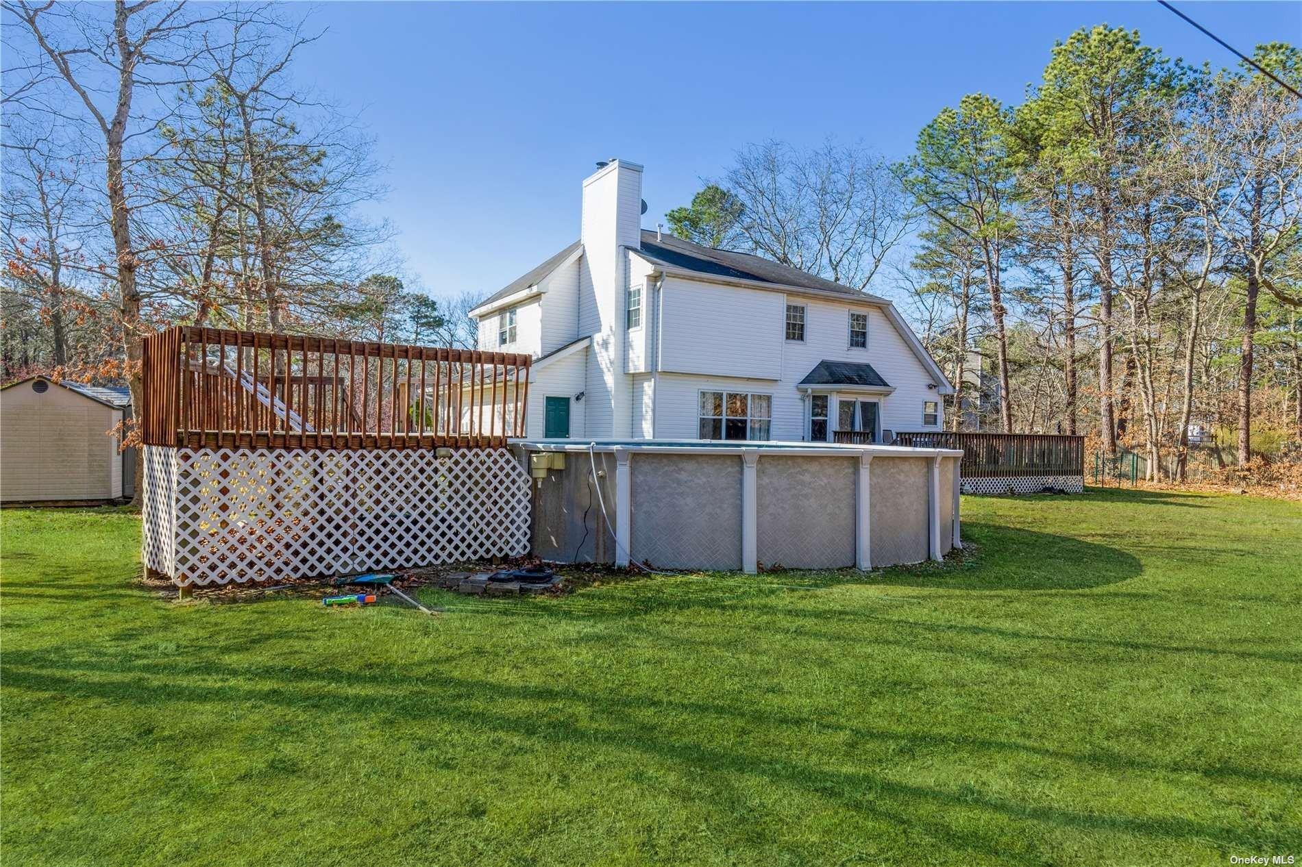 Silver Ct, Ridge, NY 11961