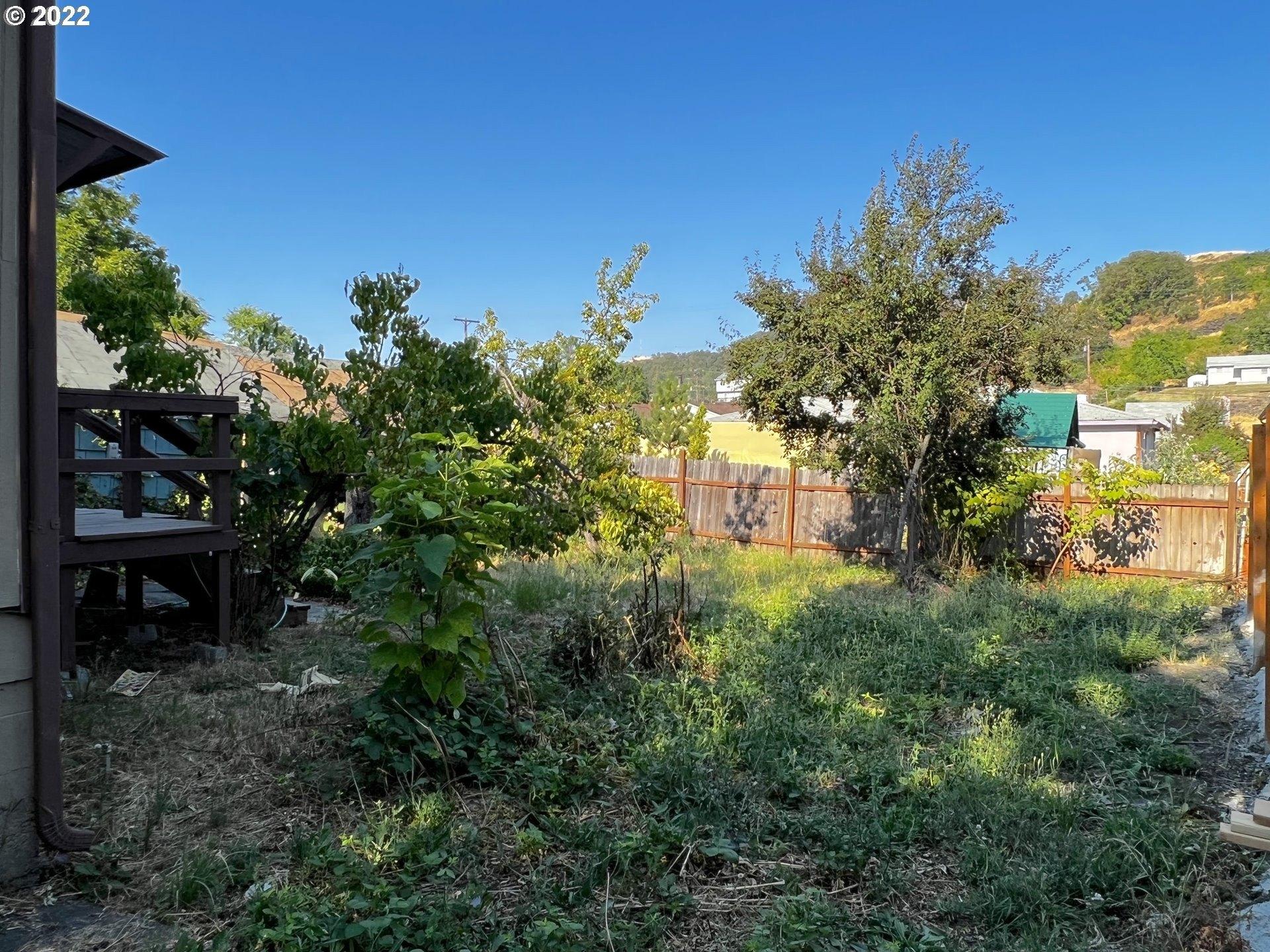 Ne Cedar St, Roseburg, OR 97470