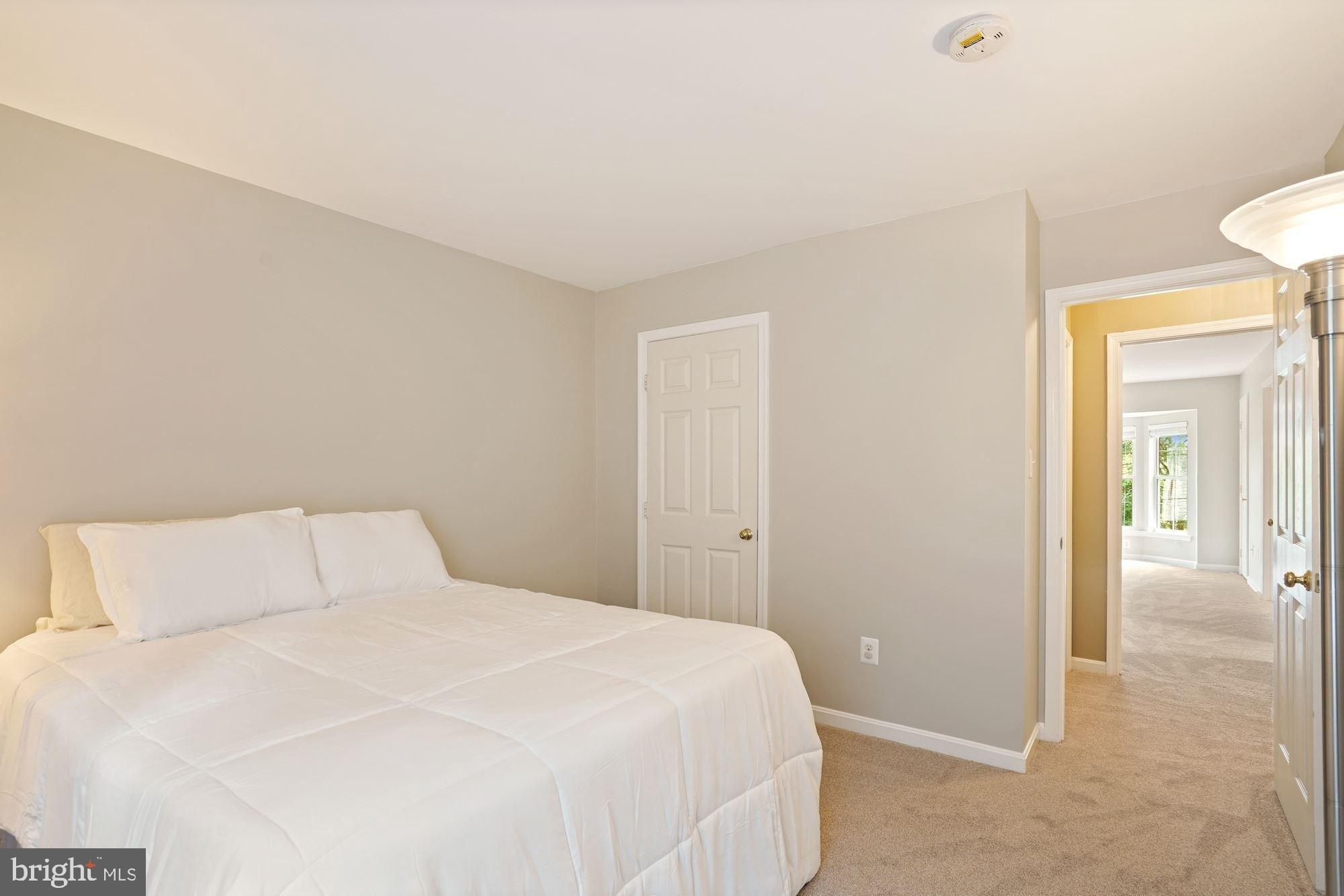 Glenwood Mews Dr, Alexandria, VA 22315
