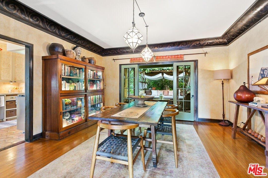 Ivarene Ave, Los Angeles, CA 90068