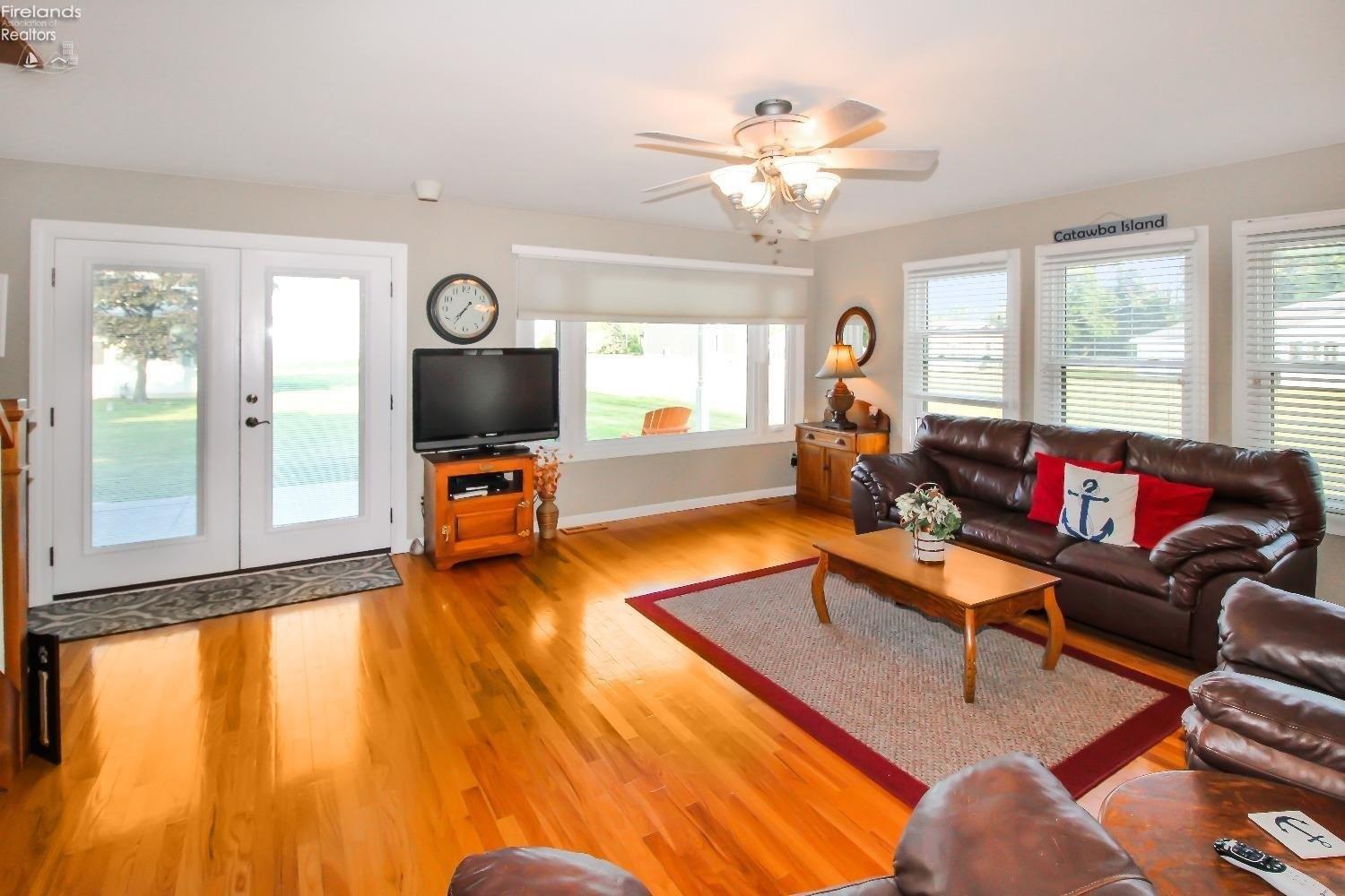 E North Fairway Dr, Port Clinton, OH 43452