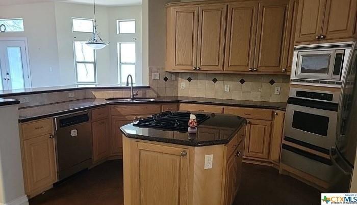 Tres Coronas, Spicewood, TX 78669