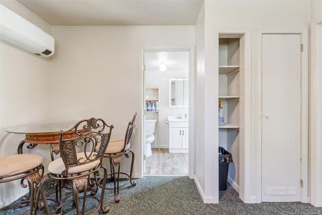 E Redwood St, Coweta, OK 74429