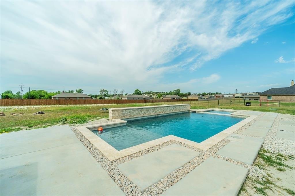 Pebblegate Dr, Weatherford, TX 76085
