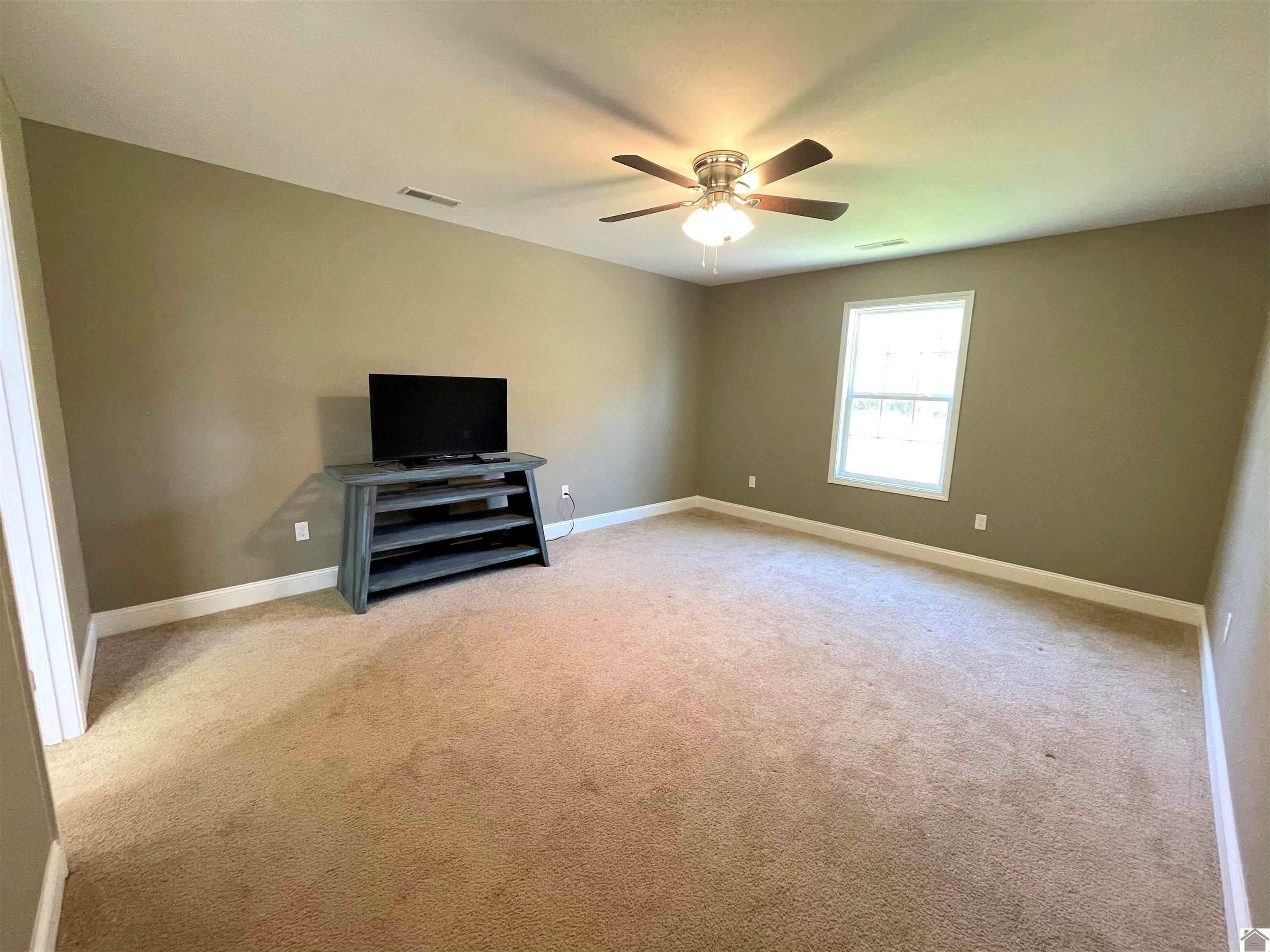 Caleb Dr, Mayfield, KY 42066